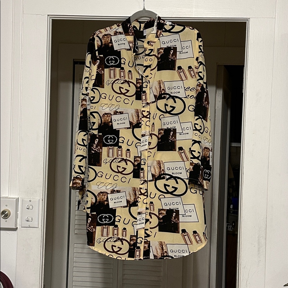 Gucci Logo Patchwork long sleeve blouse/ dress in Cream and Black. Eye catching!